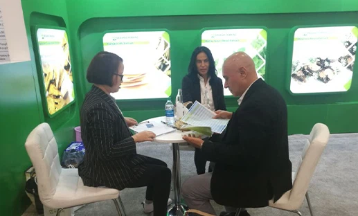 The first time to communicate with foreign customers at the exhibition.jpg